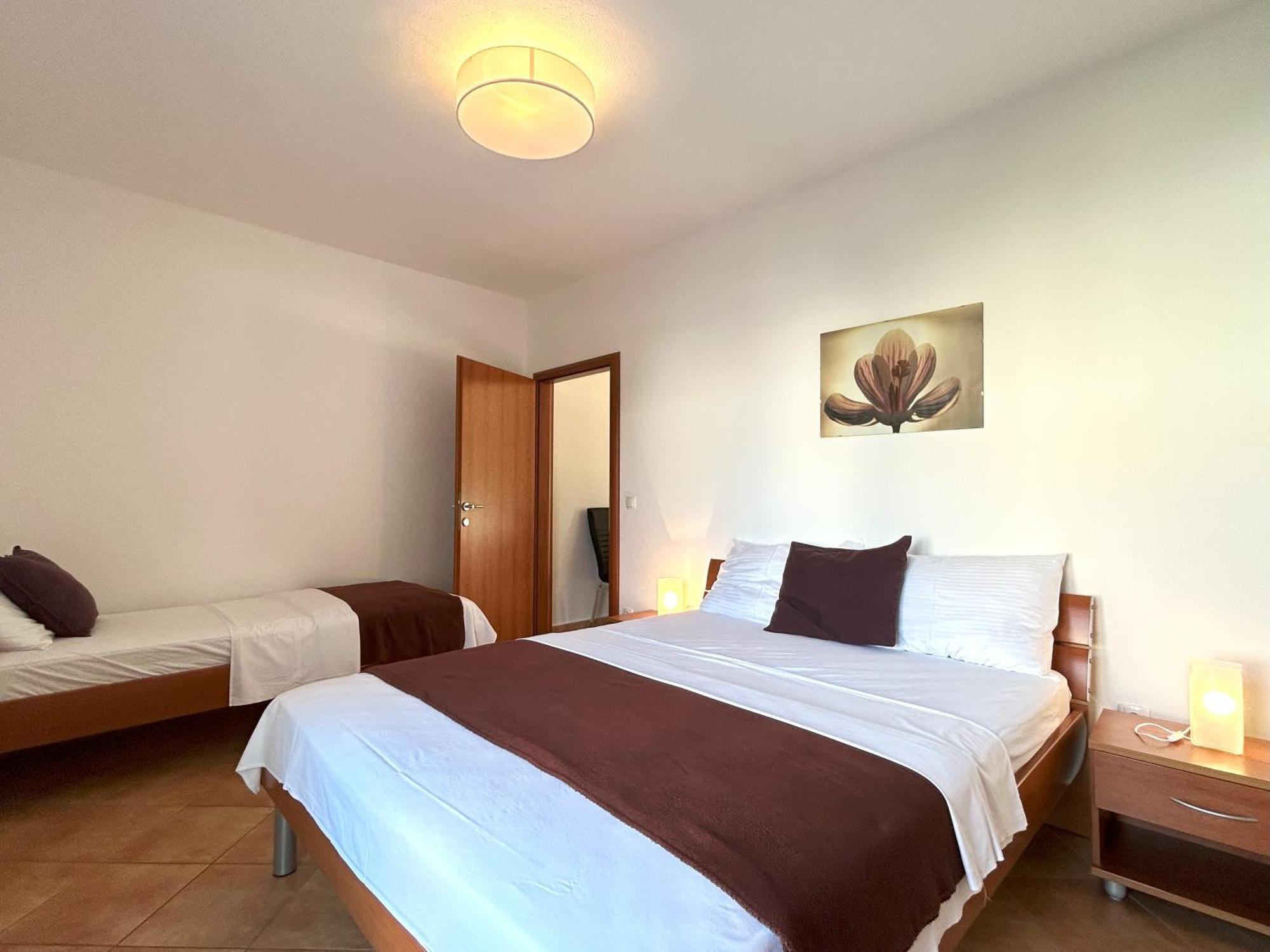 Apartments Antonella โตรกีร์ ภายนอก รูปภาพ