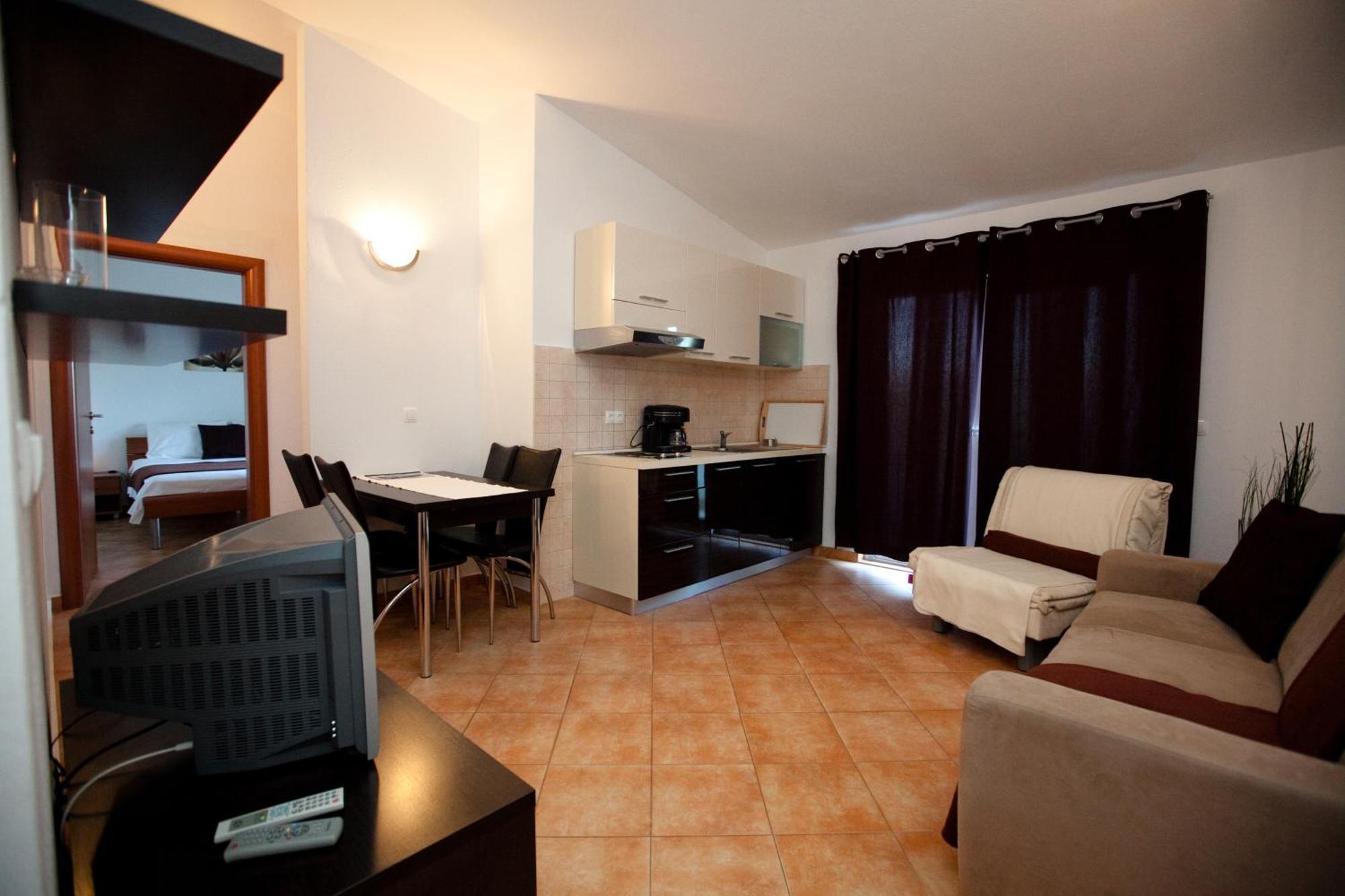 Apartments Antonella โตรกีร์ ภายนอก รูปภาพ